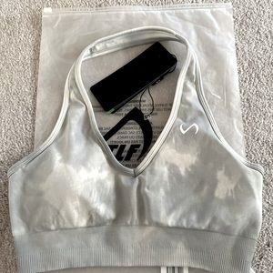 Cosmic Seamless Halter Sports Bra
Supernova Gray / M